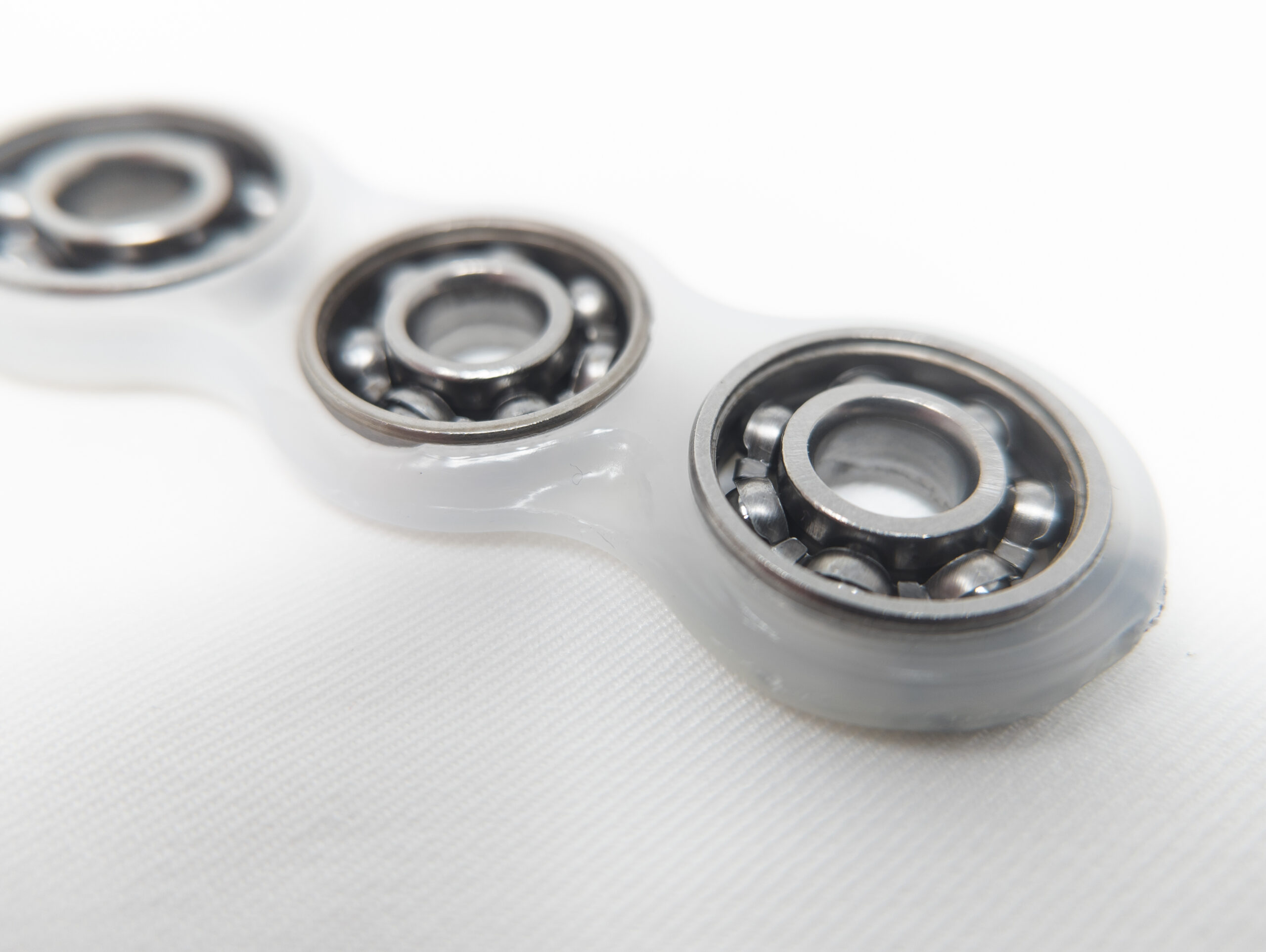 Clear fidget spinner with exposed bearings and large air bubble